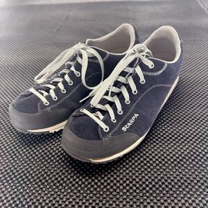 Scarpa Navy and Gray Low-Top Lace-Up Sneakers